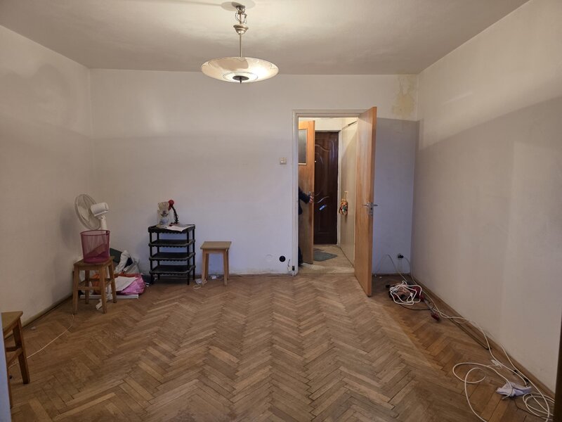 Titan, 10 minute metrou, chiar la parcul Titanii, pe Prisaca Dornei